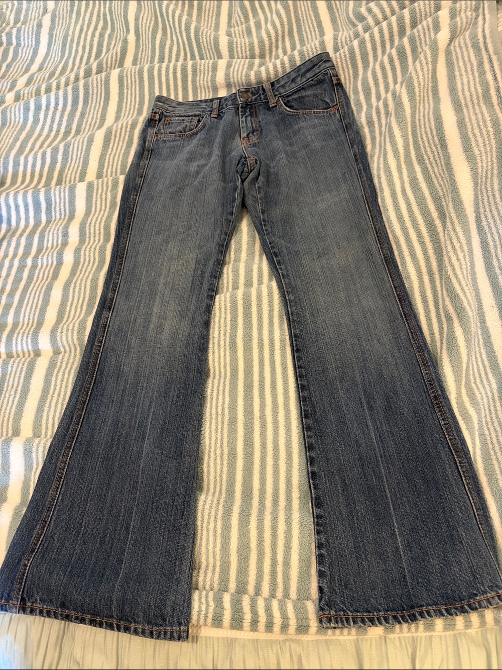 7 for All Mankind Flared Jeans in Medium Blue. Pink Stitch Pocket.